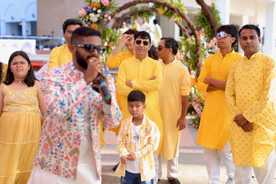 Akshay singing with a young guest