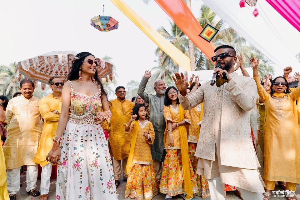 Akshay hosting a haldi crowd